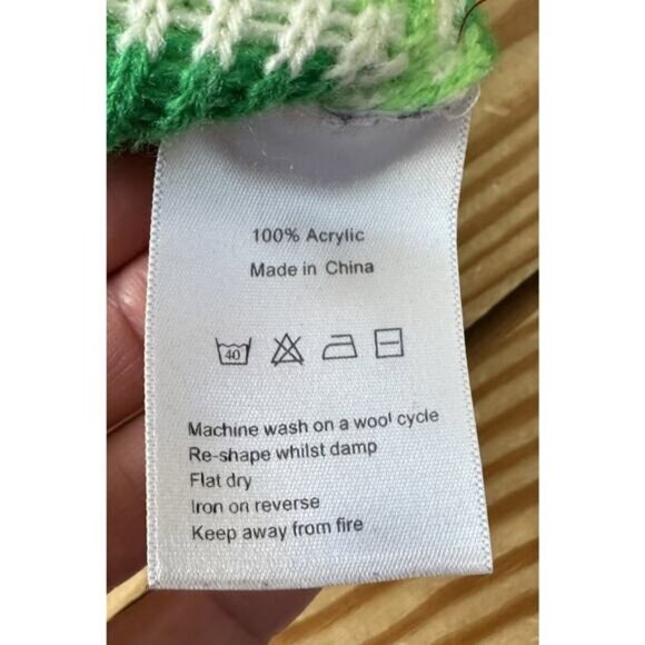 Liquid Death Graphic Sweater Size Large Men’s Green Red - Picture 4 of 7